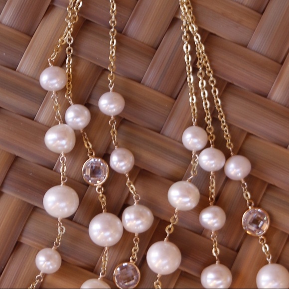 White pearl necklace with gold chain and clasp - Picture 6 of 7